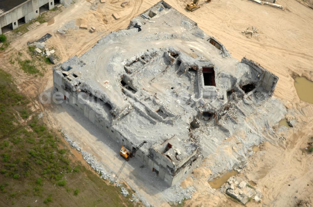 STENDAL - Arneburg from above - Blick auf die Abrißarbeiten an den Resten der Reaktorblöcke der Bauruine des nie in Betrieb gegangenen Atomraftwerk Arneburg bei Stendal in Sachsen-Anhalt. View of the demolition work on the remains of the ruined building of the reactor units in operation never gone Atomlraftwerkes Arneburg at Stendal in Saxony-Anhalt.