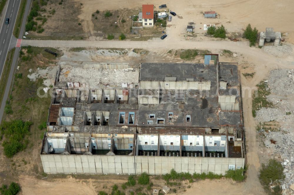 Aerial image STENDAL - Arneburg - Blick auf die Abrißarbeiten an den Resten der Reaktorblöcke der Bauruine des nie in Betrieb gegangenen Atomraftwerk Arneburg bei Stendal in Sachsen-Anhalt. View of the demolition work on the remains of the ruined building of the reactor units in operation never gone Atomlraftwerkes Arneburg at Stendal in Saxony-Anhalt.