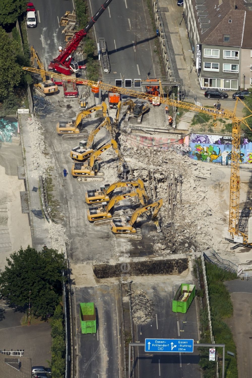 Aerial photograph Essen - View of the demolition of the bridge at the town forest known as the big road to motorway A40 in Essen in North Rhine-Westphalia. The demolition work was carried out on behalf of the State Road Construction North Rhine-Westphalia (Road Authority) by the excavator company F. Beißner GmbH