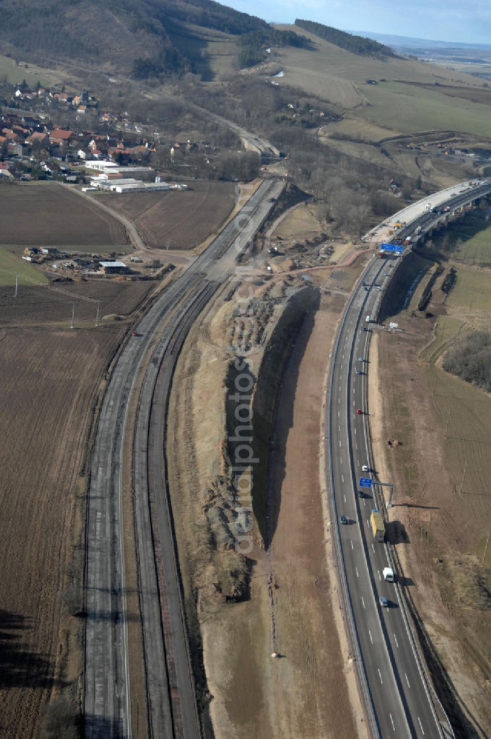 Aerial photograph Sättelstädt - Blick auf die Abrißarbeiten am alten, stillgelegten Streckenverlauf des A4- Autobahnverlaufes an den Hörselbergen in Thüringen bei Eisenach. Durchgeführt werden die im Zuge dieses Projektes notwendigen Arbeiten unter an derem von der EUROVIA Verkehrsbau Union sowie der Niederlassungen Abbruch und Erdbau, Betonstraßenbau, Ingenieurbau und TECO Schallschutz der EUROVIA Beton sowie der DEGES. View of the demolition work on the old, disused itinerary of the A4 motorway course.