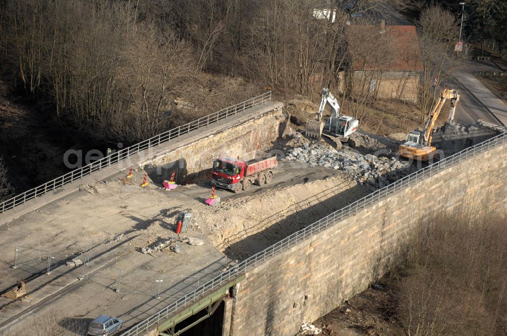 Sättelstädt from above - Blick auf die Abrißarbeiten am alten, stillgelegten Streckenverlauf des A4- Autobahnverlaufes an den Hörselbergen in Thüringen bei Eisenach. Durchgeführt werden die im Zuge dieses Projektes notwendigen Arbeiten unter an derem von der EUROVIA Verkehrsbau Union sowie der Niederlassungen Abbruch und Erdbau, Betonstraßenbau, Ingenieurbau und TECO Schallschutz der EUROVIA Beton sowie der DEGES. View of the demolition work on the old, disused itinerary of the A4 motorway course.