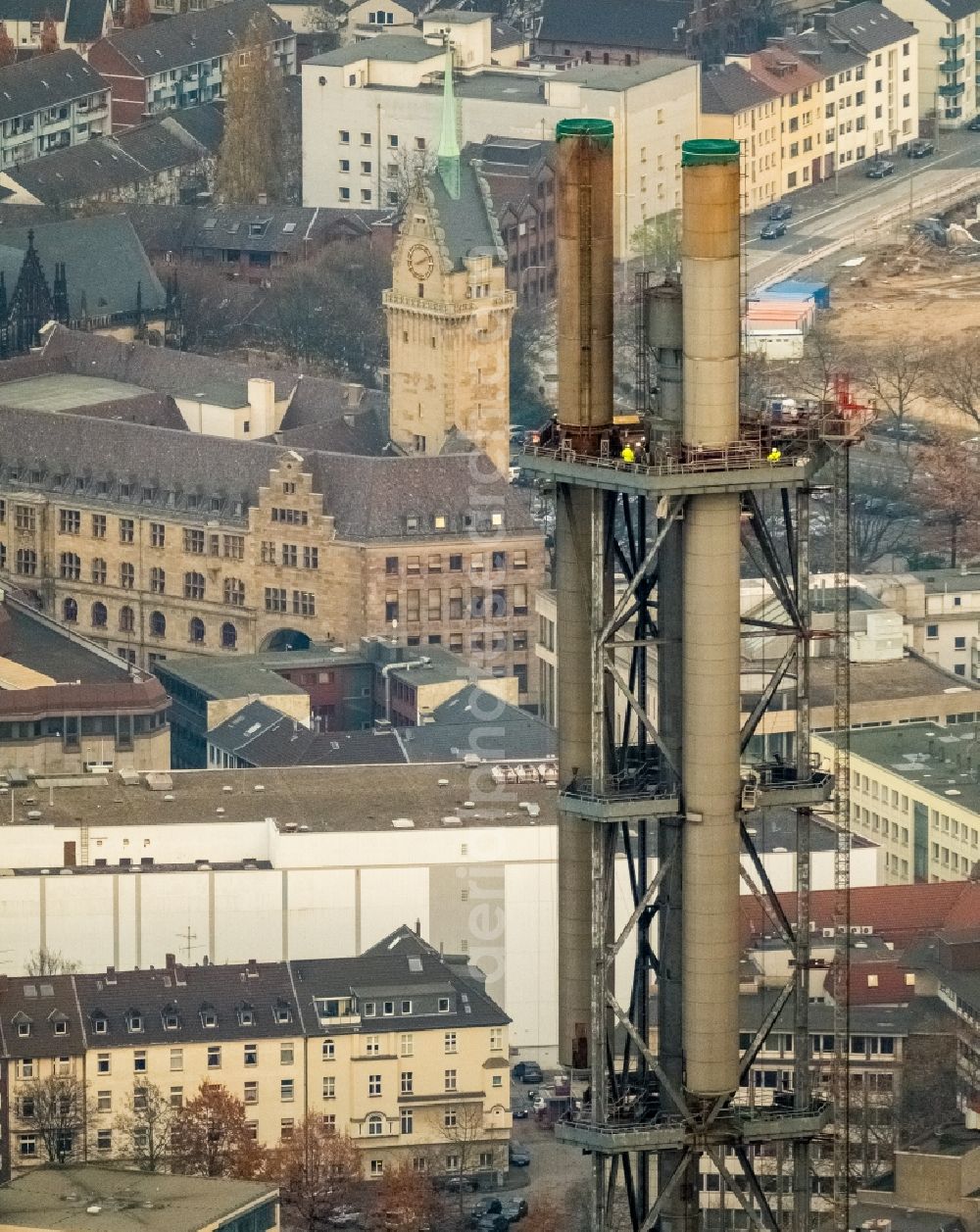 Aerial image Duisburg - Demolition work on the tower constructions of industrial chimneys of STADTWERKE DUISBURG on the Charlottenstrasse in the district Altstadt in Duisburg in the state North Rhine-Westphalia