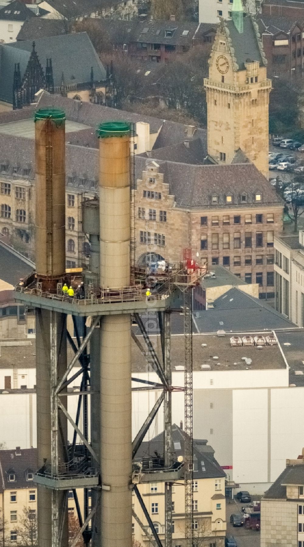 Duisburg from above - Demolition work on the tower constructions of industrial chimneys of STADTWERKE DUISBURG on the Charlottenstrasse in the district Altstadt in Duisburg in the state North Rhine-Westphalia