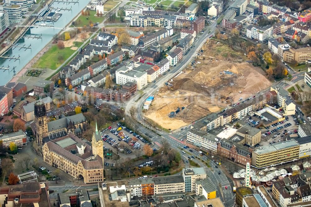 Aerial photograph Duisburg - Demolition work on the tower constructions of industrial chimneys of STADTWERKE DUISBURG on the Charlottenstrasse in the district Altstadt in Duisburg in the state North Rhine-Westphalia