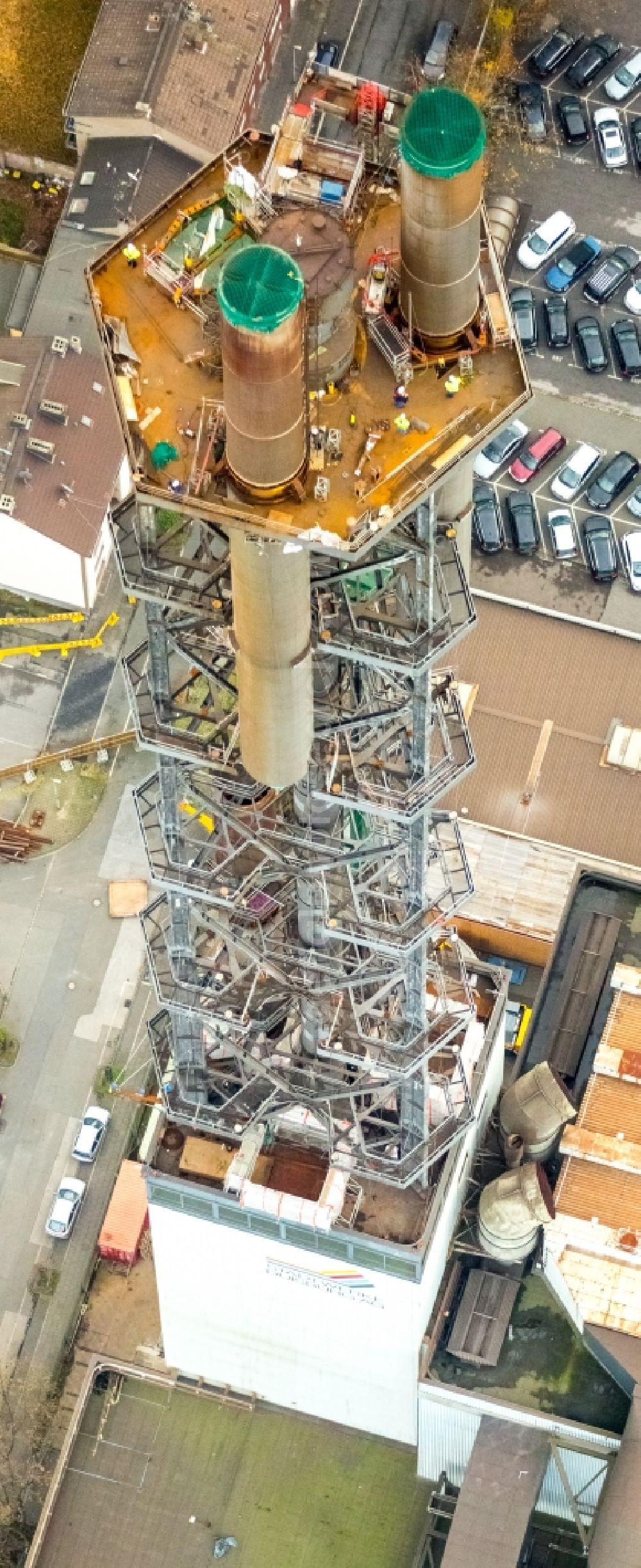 Duisburg from the bird's eye view: Demolition work on the tower constructions of industrial chimneys of STADTWERKE DUISBURG on the Charlottenstrasse in the district Altstadt in Duisburg in the state North Rhine-Westphalia