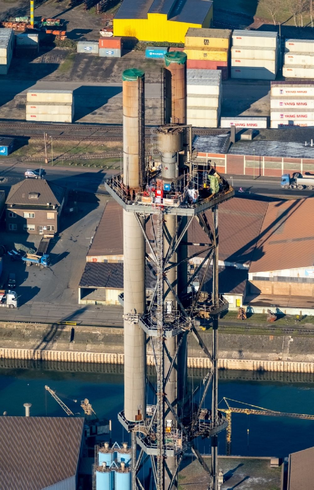 Duisburg from above - Demolition work on the tower constructions of industrial chimneys of STADTWERKE DUISBURG on the Charlottenstrasse in the district Altstadt in Duisburg in the state North Rhine-Westphalia