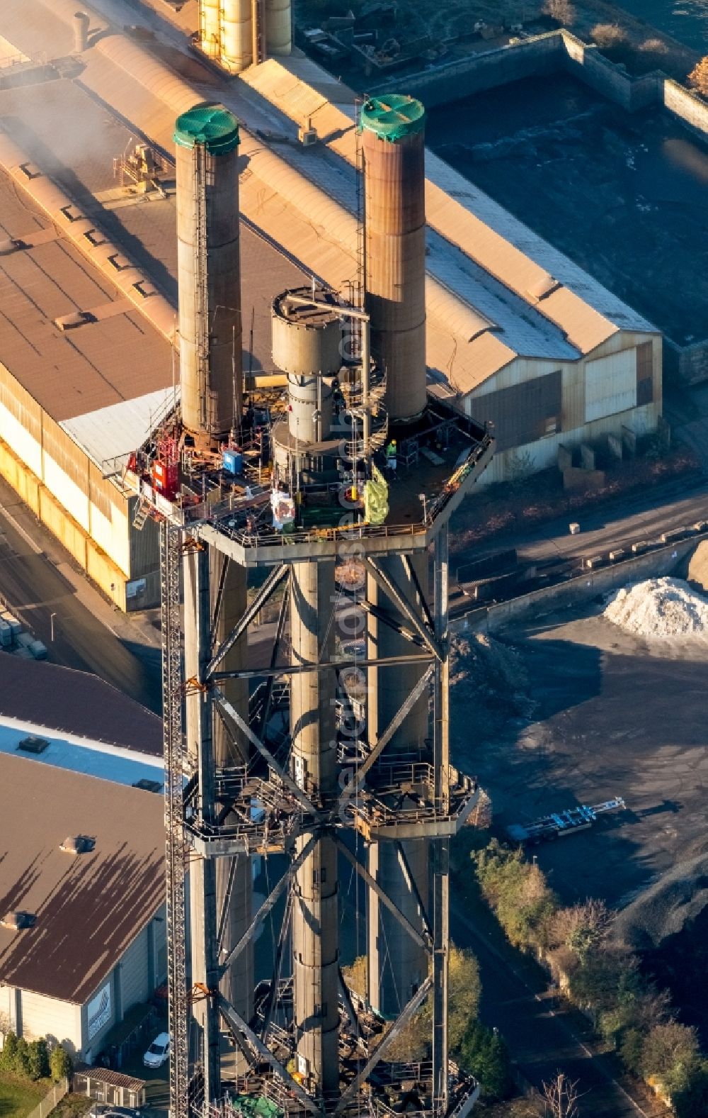 Duisburg from above - Demolition work on the tower constructions of industrial chimneys of STADTWERKE DUISBURG on the Charlottenstrasse in the district Altstadt in Duisburg in the state North Rhine-Westphalia