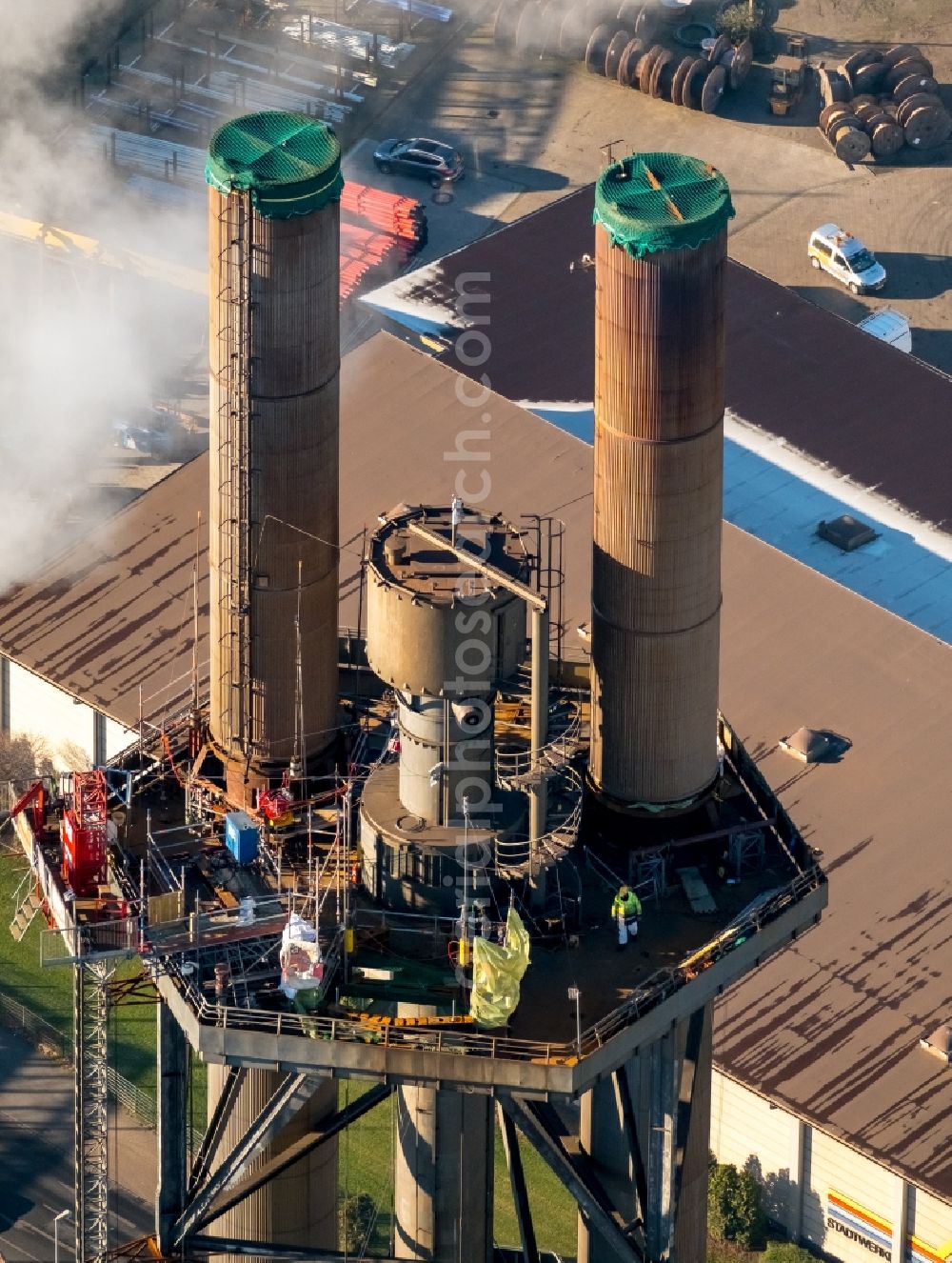 Aerial image Duisburg - Demolition work on the tower constructions of industrial chimneys of STADTWERKE DUISBURG on the Charlottenstrasse in the district Altstadt in Duisburg in the state North Rhine-Westphalia