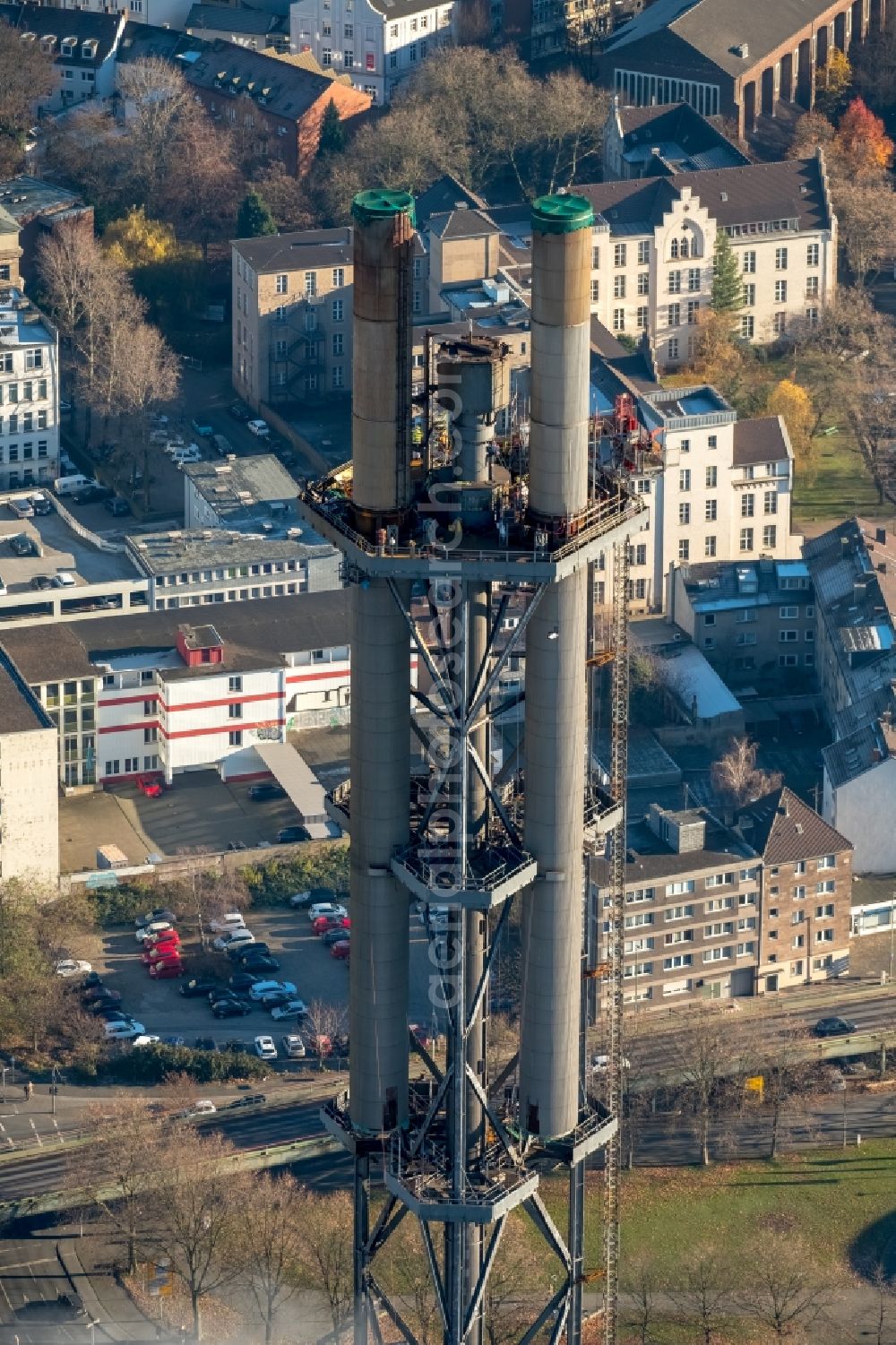 Duisburg from the bird's eye view: Demolition work on the tower constructions of industrial chimneys of STADTWERKE DUISBURG on the Charlottenstrasse in the district Altstadt in Duisburg in the state North Rhine-Westphalia