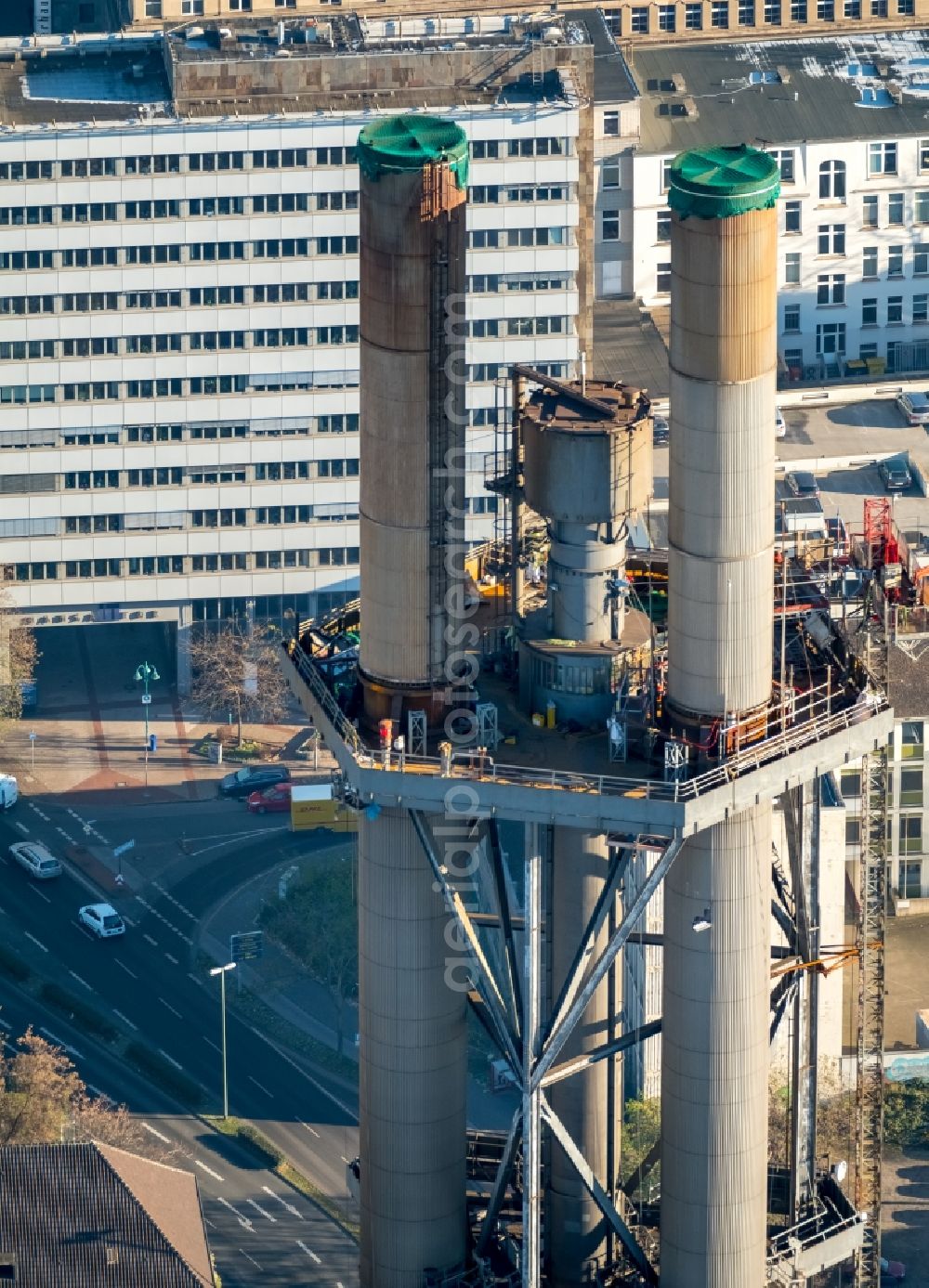 Aerial image Duisburg - Demolition work on the tower constructions of industrial chimneys of STADTWERKE DUISBURG on the Charlottenstrasse in the district Altstadt in Duisburg in the state North Rhine-Westphalia