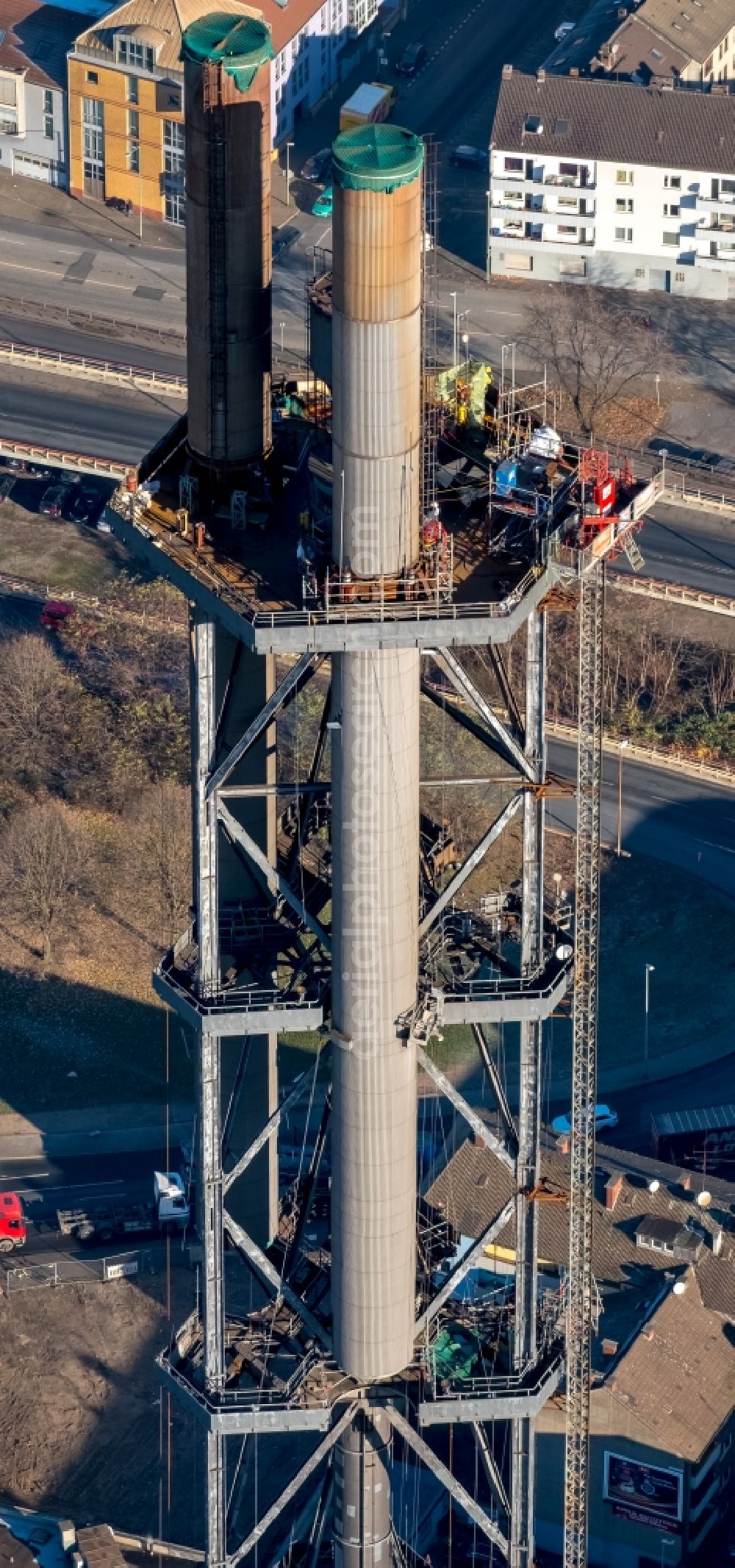 Duisburg from above - Demolition work on the tower constructions of industrial chimneys of STADTWERKE DUISBURG on the Charlottenstrasse in the district Altstadt in Duisburg in the state North Rhine-Westphalia