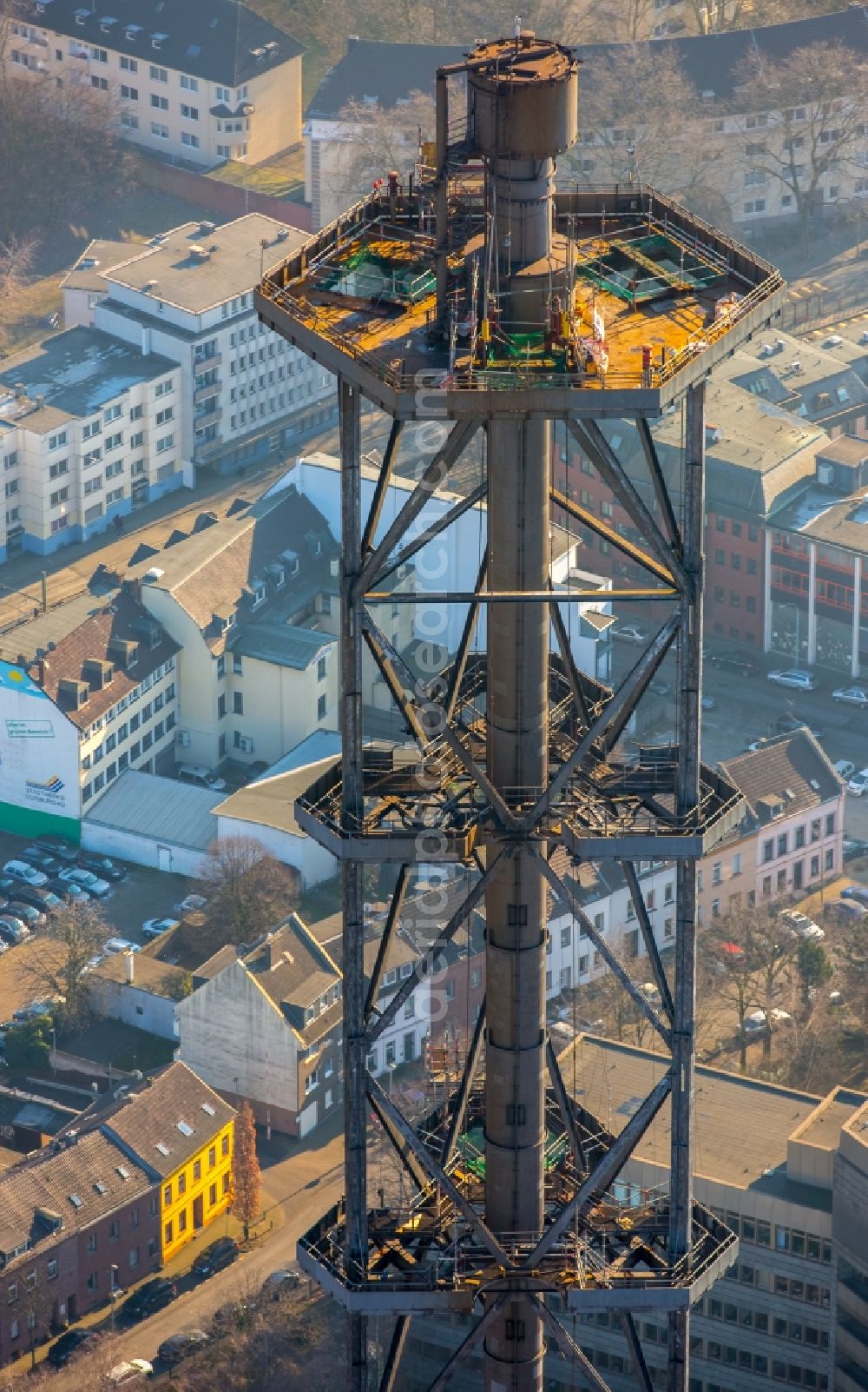 Aerial image Duisburg - Demolition work on the tower constructions of industrial chimneys of STADTWERKE DUISBURG on the Charlottenstrasse in the district Altstadt in Duisburg in the state North Rhine-Westphalia