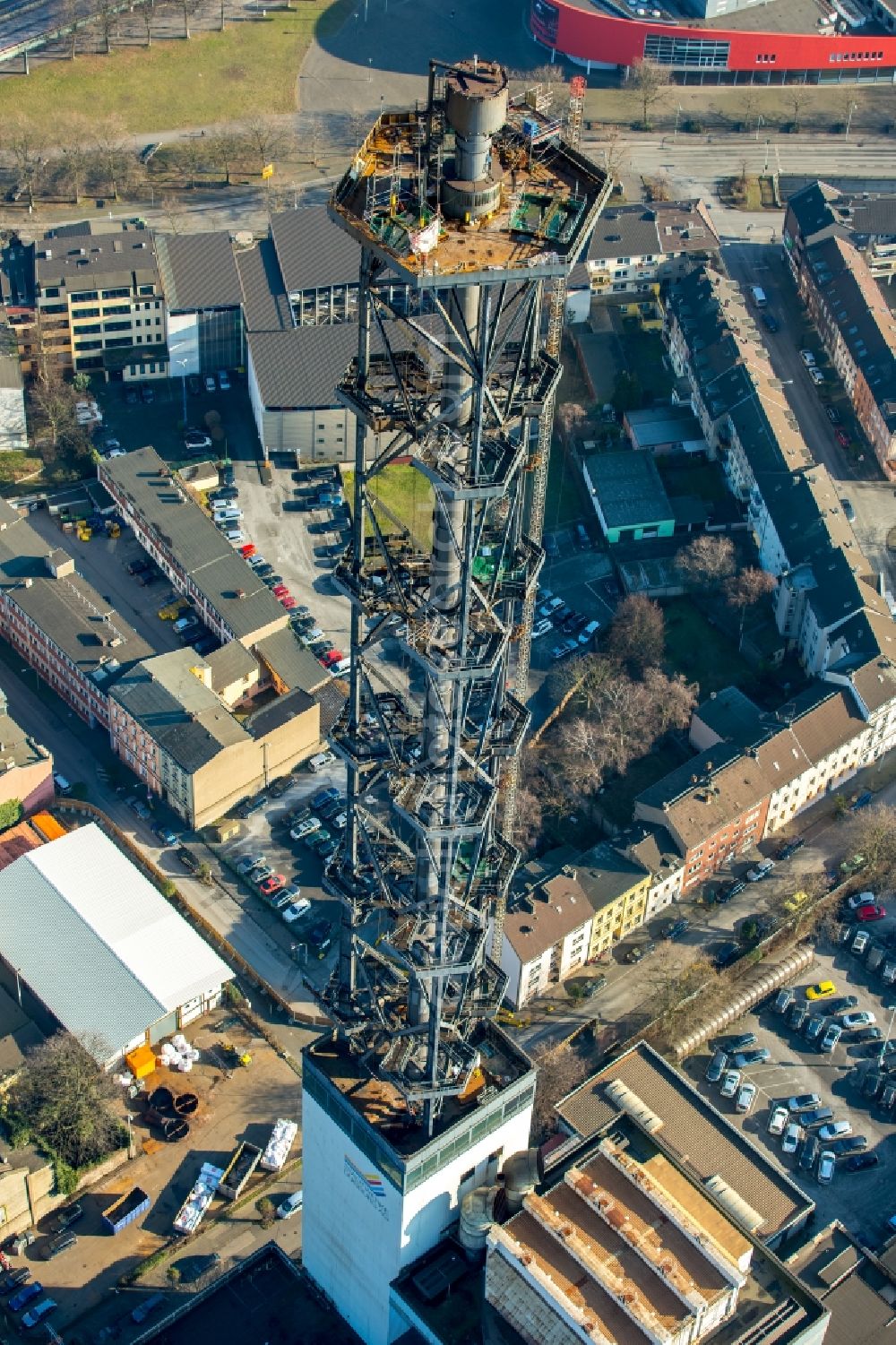 Duisburg from above - Demolition work on the tower constructions of industrial chimneys of STADTWERKE DUISBURG on the Charlottenstrasse in the district Altstadt in Duisburg in the state North Rhine-Westphalia