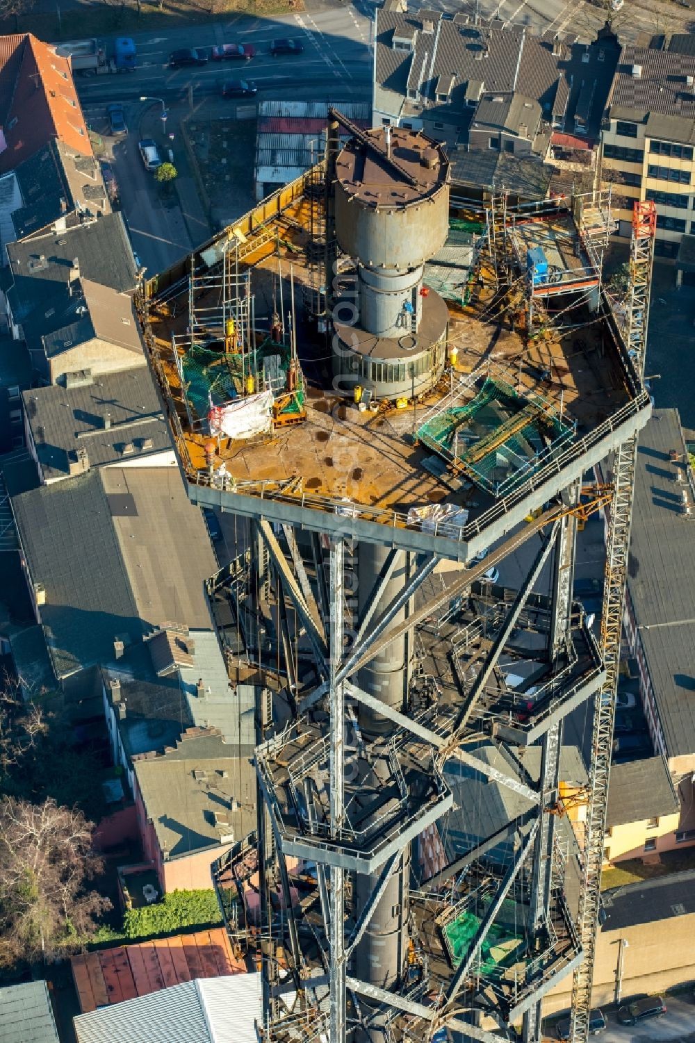 Aerial image Duisburg - Demolition work on the tower constructions of industrial chimneys of STADTWERKE DUISBURG on the Charlottenstrasse in the district Altstadt in Duisburg in the state North Rhine-Westphalia