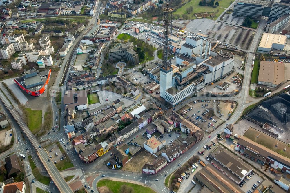 Duisburg from above - Demolition work on the tower constructions of industrial chimneys of STADTWERKE DUISBURG on the Charlottenstrasse in the district Altstadt in Duisburg in the state North Rhine-Westphalia