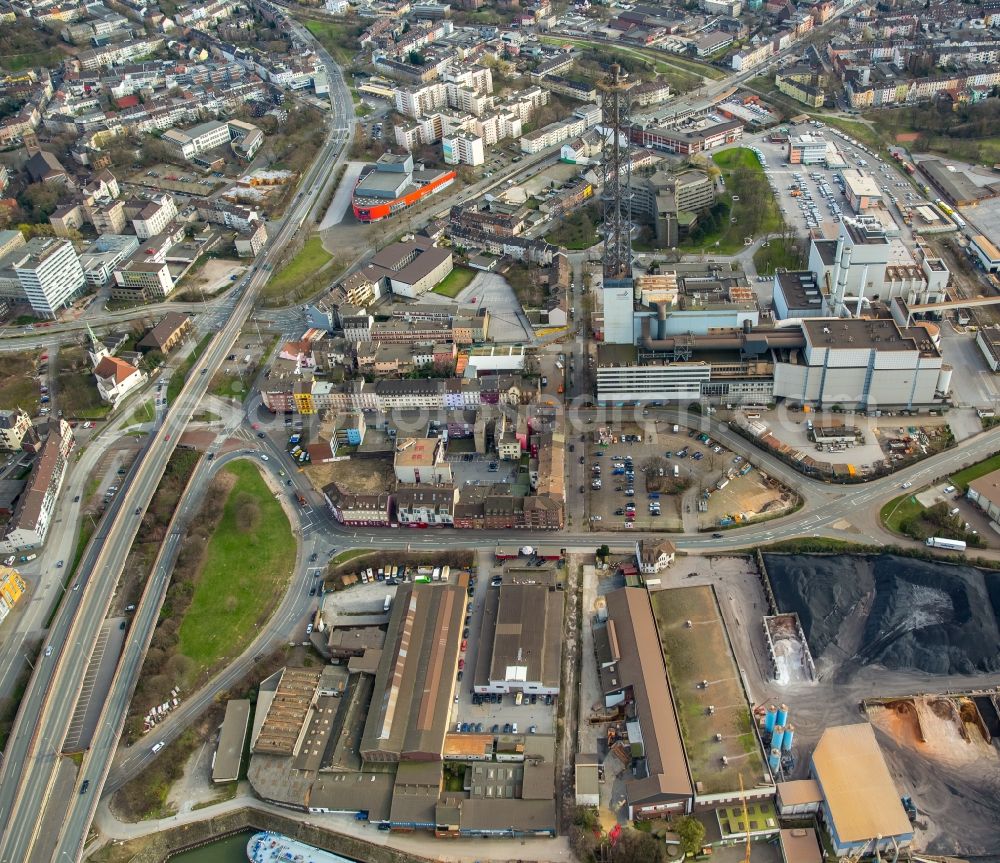 Duisburg from the bird's eye view: Demolition work on the tower constructions of industrial chimneys of STADTWERKE DUISBURG on the Charlottenstrasse in the district Altstadt in Duisburg in the state North Rhine-Westphalia