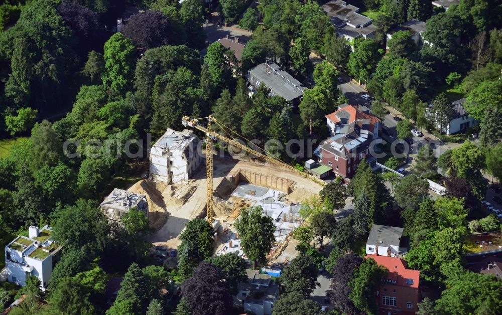 Berlin Grunewald from above - View of the demolition work at the Ullstein - Villa on the Bettinastraße in the Grunewald district in Berlin. In the course of the renovation of the property on the shore of the lake is a new Dianasee Seevilla and other villas in the upper price segment