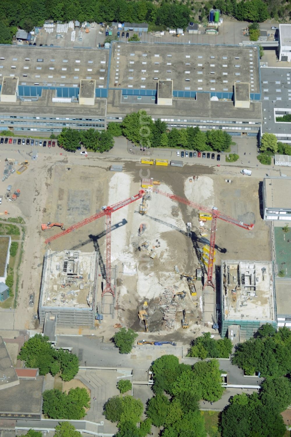 Bochum from the bird's eye view: Demolition work on the campus Ruhr-Universitaet Bochum in North Rhine-Westphalia. The building IA and IB - engineering building of Ruhr University Bochum are due to hazardous PCB - load demolished and rebuilt