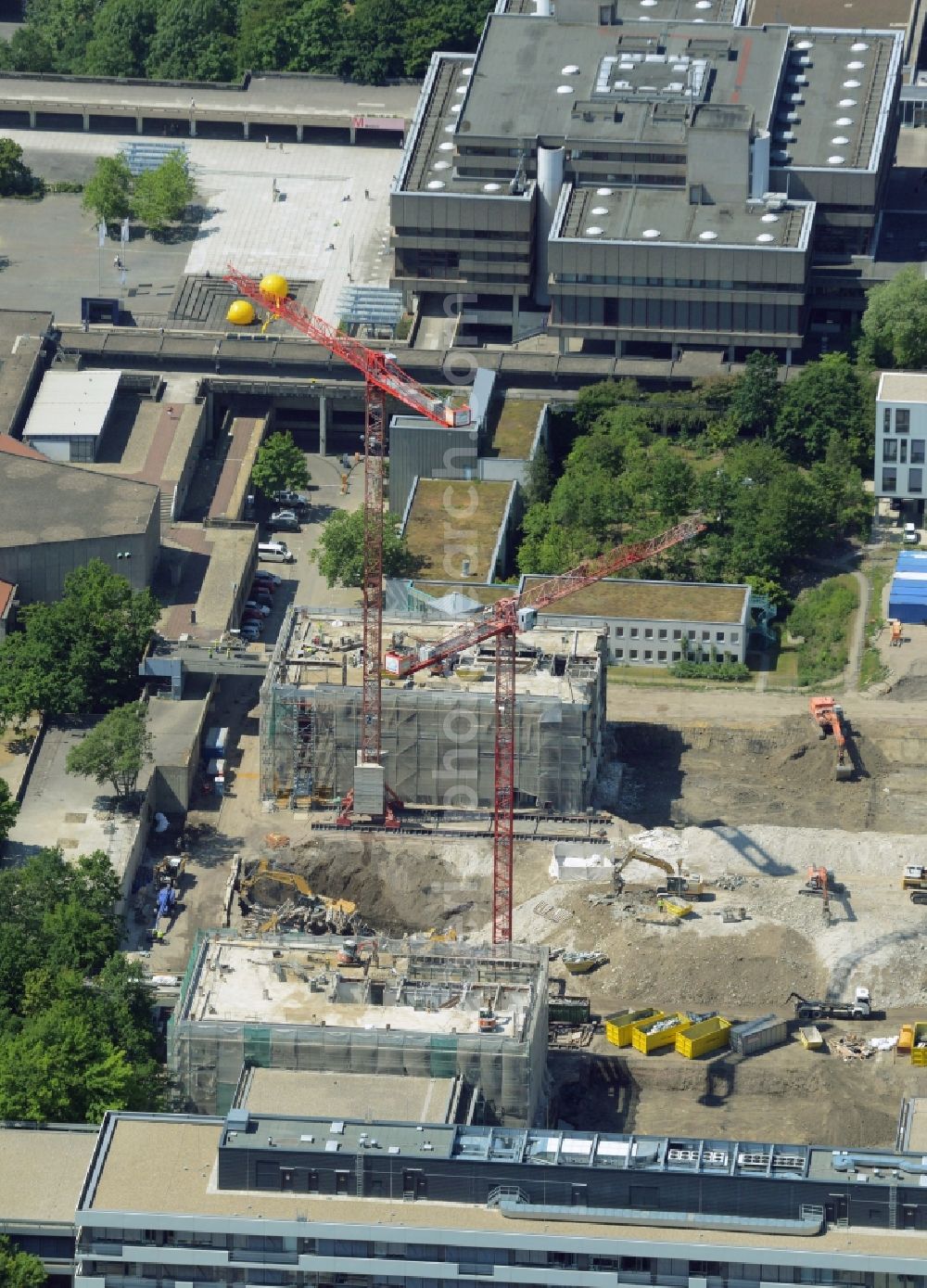 Bochum from above - Demolition work on the campus Ruhr-Universitaet Bochum in North Rhine-Westphalia. The building IA and IB - engineering building of Ruhr University Bochum are due to hazardous PCB - load demolished and rebuilt