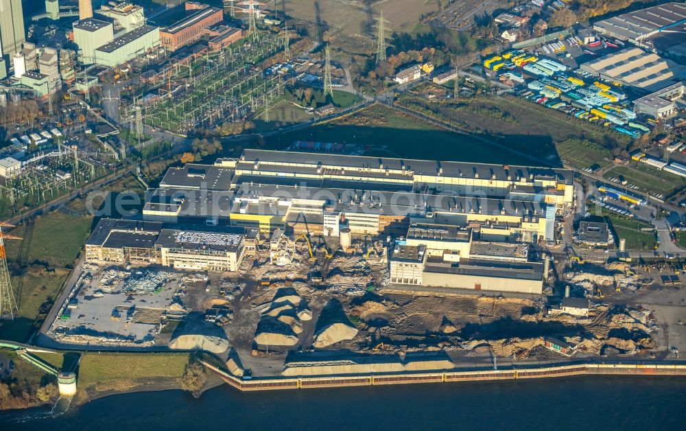 Duisburg from the bird's eye view: Demolition works on Building and production halls on the premises of former paper factory Norske Skog and of Papierfabrik Haindl in the district Walsum in Duisburg in the state North Rhine-Westphalia, Germany