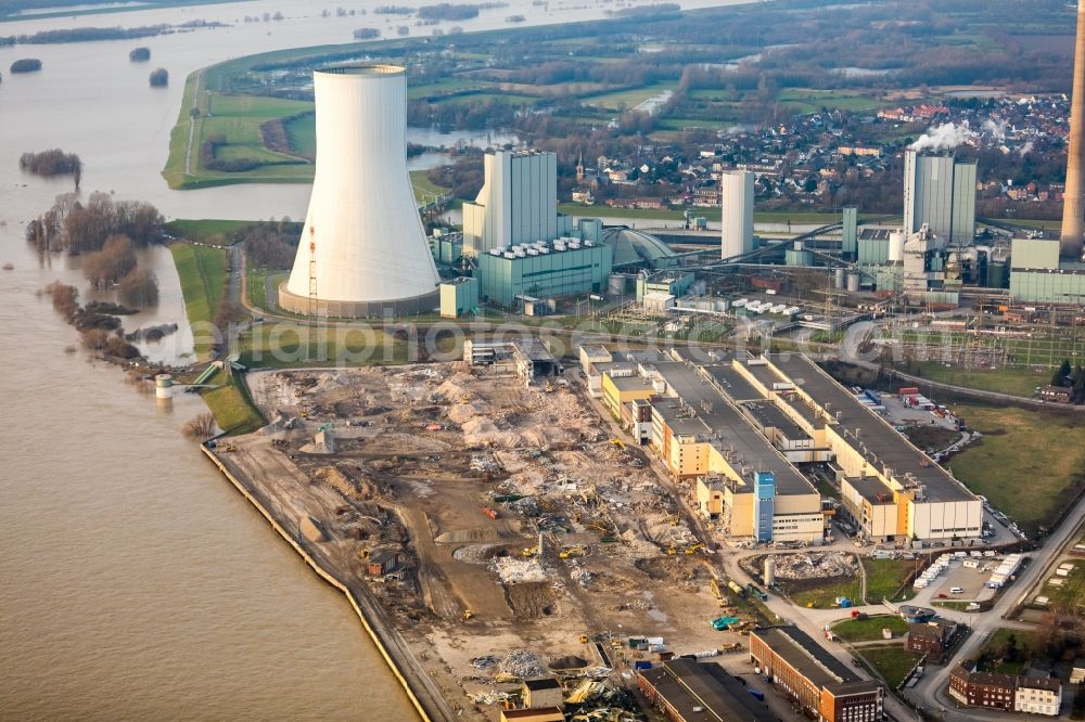 Aerial photograph Walsum - Demolition works on Building and production halls on the premises of former paper factory Norske Skog and of Papierfabrik Haindl in the district Walsum in Duisburg in the state North Rhine-Westphalia, Germany