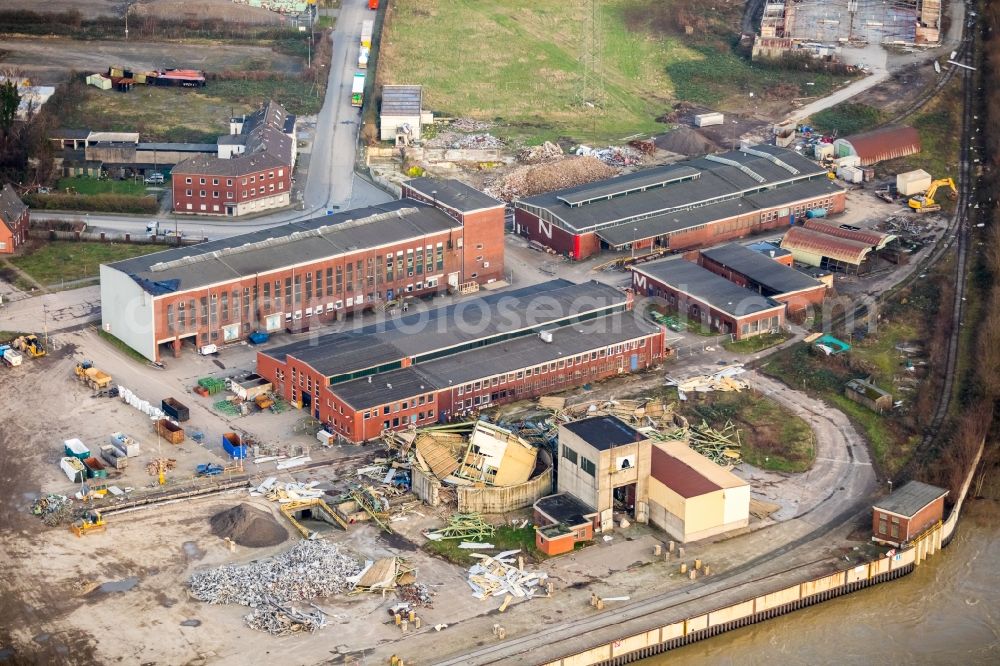 Aerial photograph Walsum - Demolition works on Building and production halls on the premises of former paper factory Norske Skog and of Papierfabrik Haindl in the district Walsum in Duisburg in the state North Rhine-Westphalia, Germany