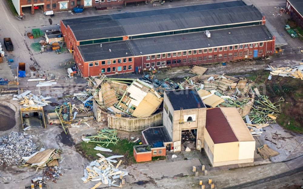 Walsum from above - Demolition works on Building and production halls on the premises of former paper factory Norske Skog and of Papierfabrik Haindl in the district Walsum in Duisburg in the state North Rhine-Westphalia, Germany