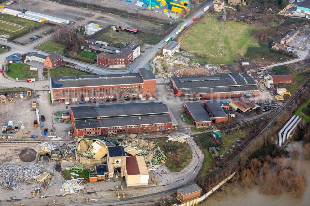 Walsum from the bird's eye view: Demolition works on Building and production halls on the premises of former paper factory Norske Skog and of Papierfabrik Haindl in the district Walsum in Duisburg in the state North Rhine-Westphalia, Germany