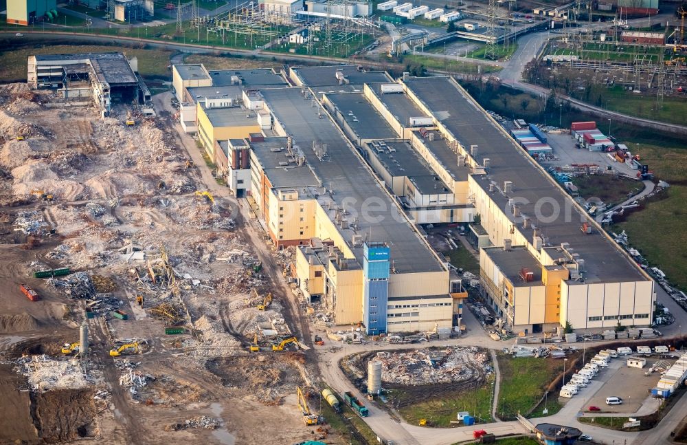 Walsum from above - Demolition works on Building and production halls on the premises of former paper factory Norske Skog and of Papierfabrik Haindl in the district Walsum in Duisburg in the state North Rhine-Westphalia, Germany