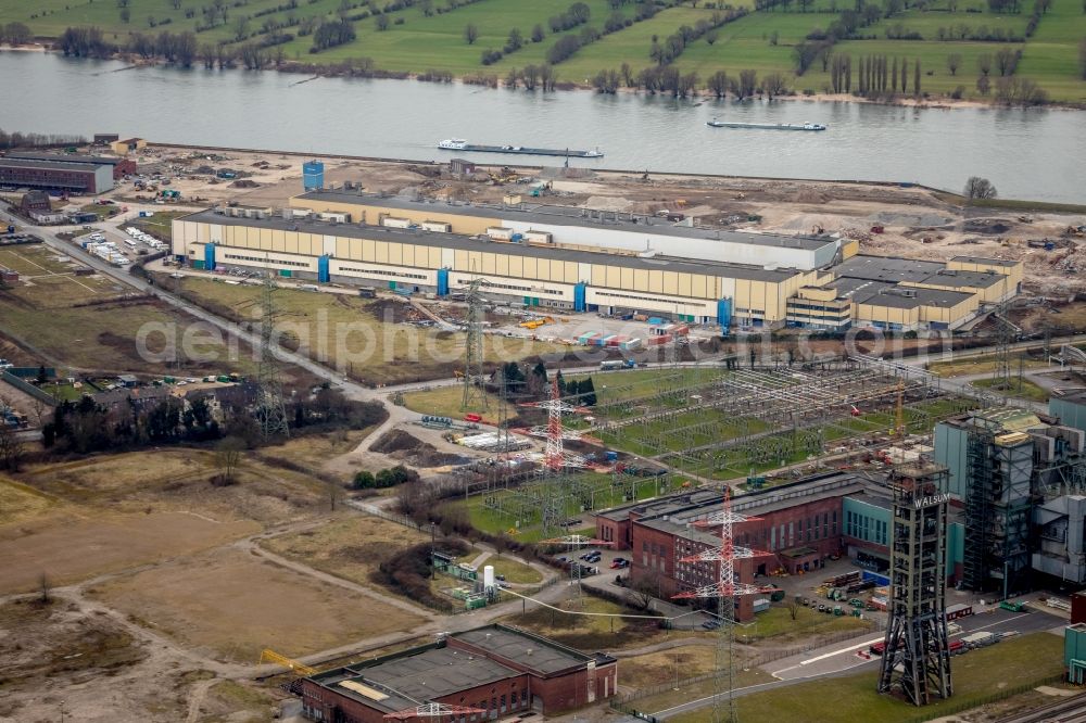 Duisburg from the bird's eye view: Demolition works on Building and production halls on the premises of former paper factory Norske Skog and of Papierfabrik Haindl in the district Walsum in Duisburg in the state North Rhine-Westphalia, Germany