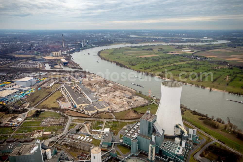 Duisburg from the bird's eye view: Demolition works on Building and production halls on the premises of former paper factory Norske Skog and of Papierfabrik Haindl in the district Walsum in Duisburg in the state North Rhine-Westphalia, Germany