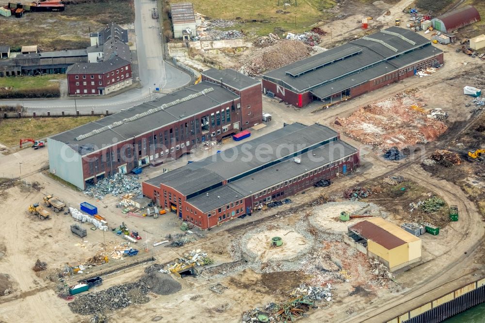 Aerial photograph Duisburg - Demolition works on Building and production halls on the premises of former paper factory Norske Skog and of Papierfabrik Haindl in the district Walsum in Duisburg in the state North Rhine-Westphalia, Germany