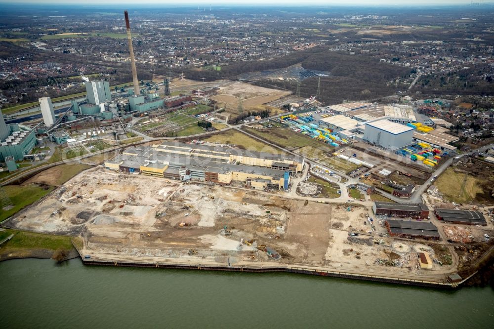 Duisburg from the bird's eye view: Demolition works on Building and production halls on the premises of former paper factory Norske Skog and of Papierfabrik Haindl in the district Walsum in Duisburg in the state North Rhine-Westphalia, Germany