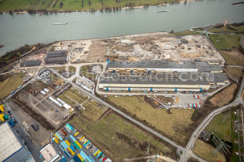 Aerial photograph Duisburg - Demolition works on Building and production halls on the premises of former paper factory Norske Skog and of Papierfabrik Haindl in the district Walsum in Duisburg in the state North Rhine-Westphalia, Germany