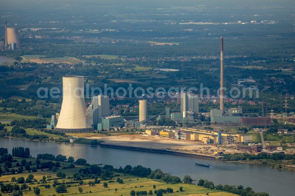 Aerial photograph Duisburg - Demolition works on Building and production halls on the premises of former paper factory Norske Skog and of Papierfabrik Haindl in the district Walsum in Duisburg in the state North Rhine-Westphalia, Germany