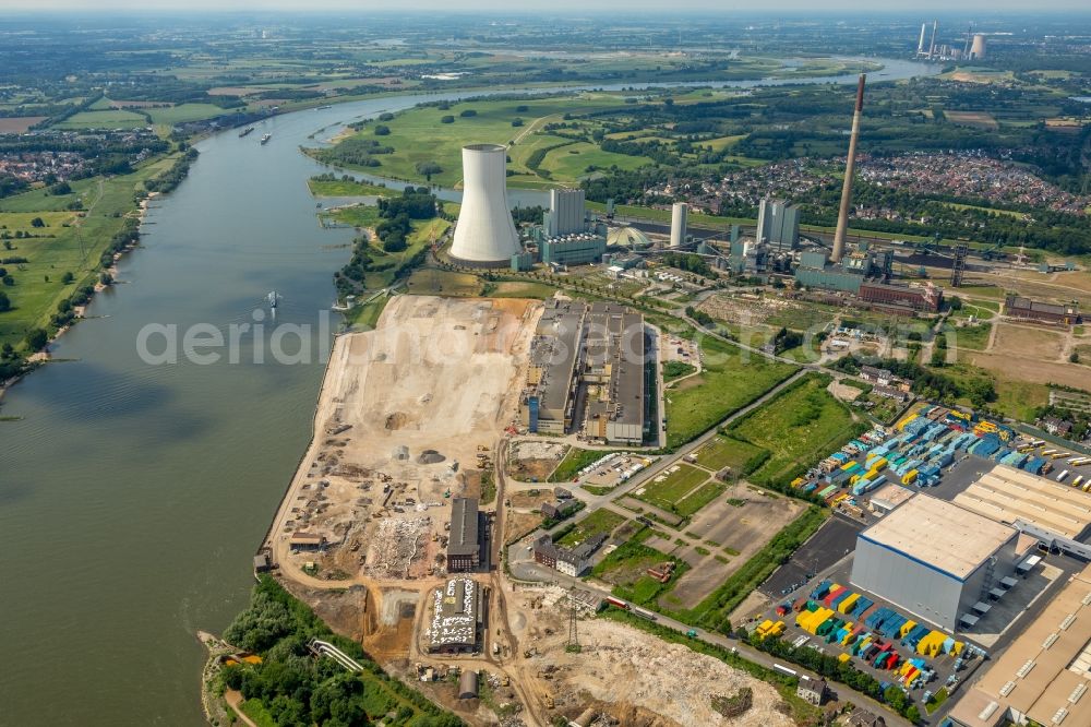 Duisburg from the bird's eye view: Demolition works on Building and production halls on the premises of former paper factory Norske Skog and of Papierfabrik Haindl in the district Walsum in Duisburg in the state North Rhine-Westphalia, Germany