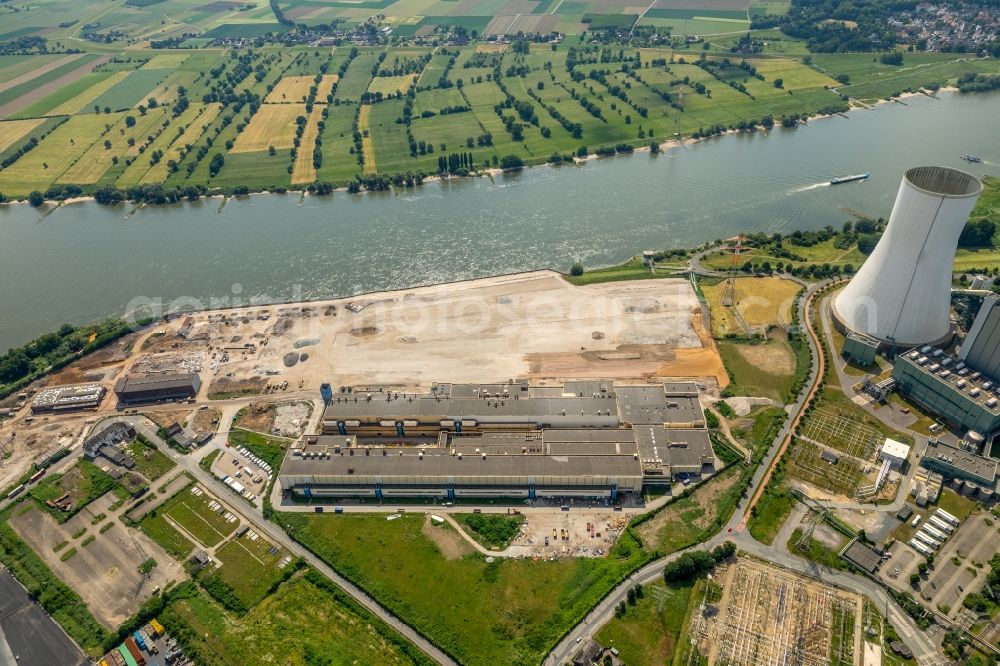 Aerial photograph Duisburg - Demolition works on Building and production halls on the premises of former paper factory Norske Skog and of Papierfabrik Haindl in the district Walsum in Duisburg in the state North Rhine-Westphalia, Germany