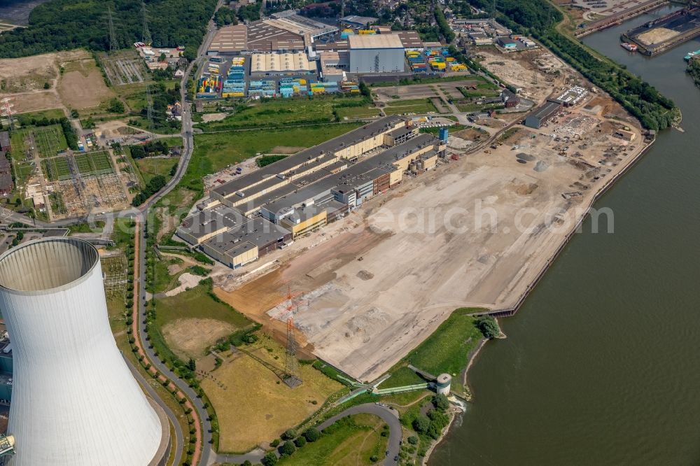 Aerial photograph Duisburg - Demolition works on Building and production halls on the premises of former paper factory Norske Skog and of Papierfabrik Haindl in the district Walsum in Duisburg in the state North Rhine-Westphalia, Germany