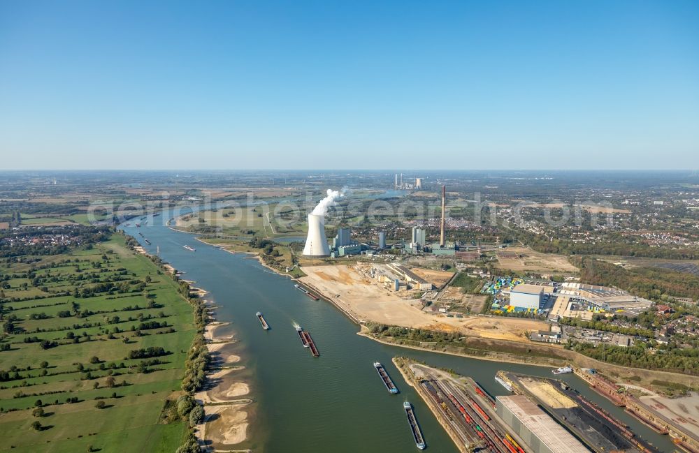 Aerial photograph Duisburg - Demolition works on Building and production halls on the premises of former paper factory Norske Skog and of Papierfabrik Haindl in the district Walsum in Duisburg in the state North Rhine-Westphalia, Germany