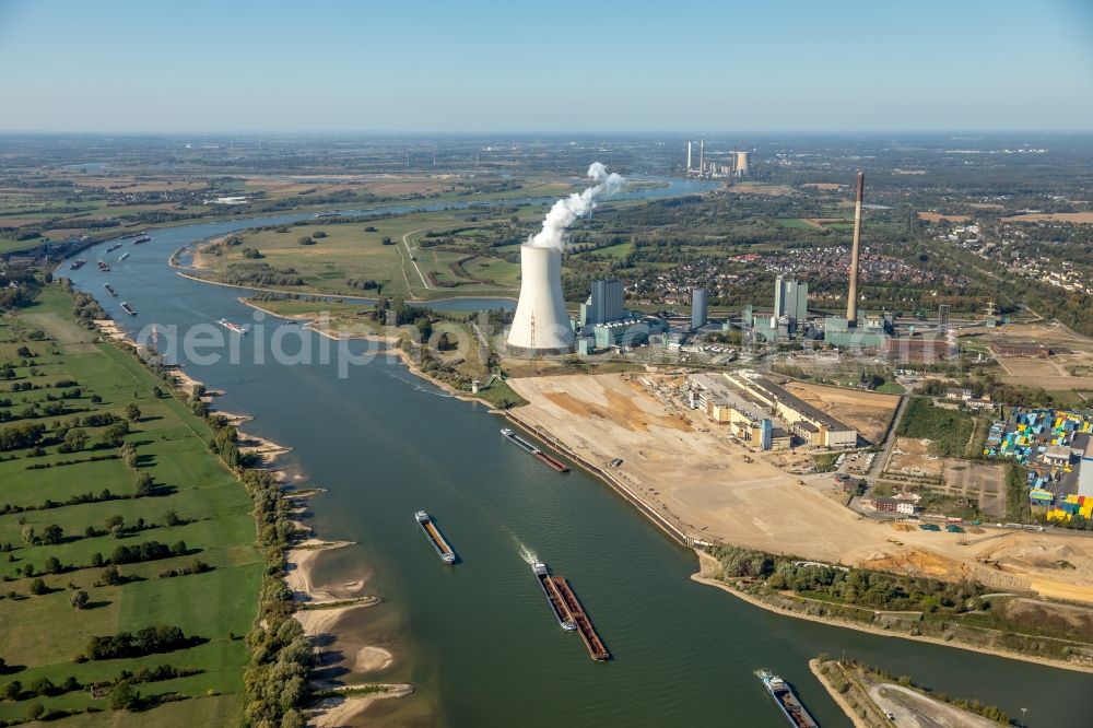 Duisburg from the bird's eye view: Demolition works on Building and production halls on the premises of former paper factory Norske Skog and of Papierfabrik Haindl in the district Walsum in Duisburg in the state North Rhine-Westphalia, Germany