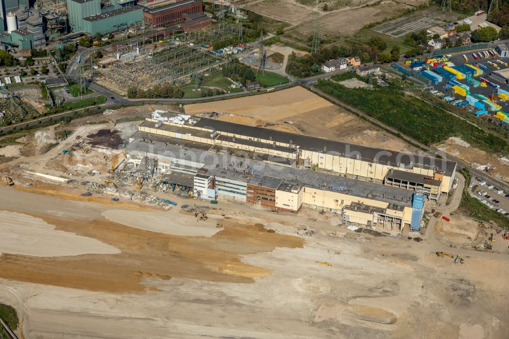 Duisburg from the bird's eye view: Demolition works on Building and production halls on the premises of former paper factory Norske Skog and of Papierfabrik Haindl in the district Walsum in Duisburg in the state North Rhine-Westphalia, Germany