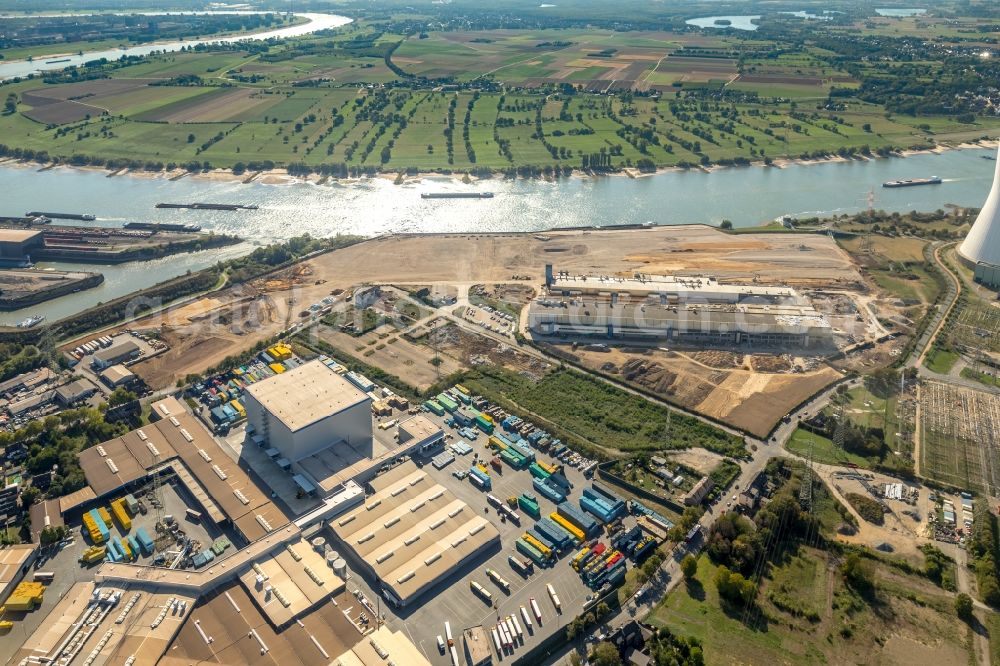 Duisburg from the bird's eye view: Demolition works on Building and production halls on the premises of former paper factory Norske Skog and of Papierfabrik Haindl in the district Walsum in Duisburg in the state North Rhine-Westphalia, Germany