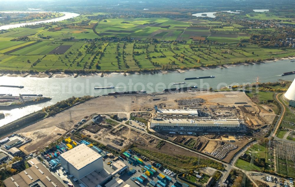 Duisburg from the bird's eye view: Demolition works on Building and production halls on the premises of former paper factory Norske Skog and of Papierfabrik Haindl in the district Walsum in Duisburg in the state North Rhine-Westphalia, Germany