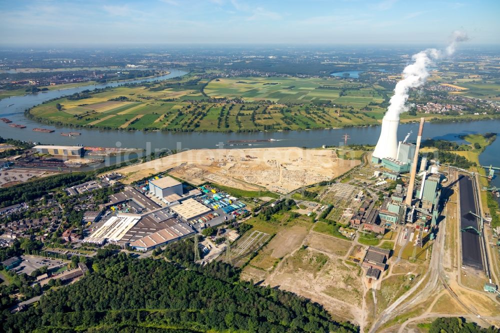 Duisburg from the bird's eye view: Demolition works on Building and production halls on the premises of former paper factory Norske Skog and of Papierfabrik Haindl in the district Walsum in Duisburg in the state North Rhine-Westphalia, Germany