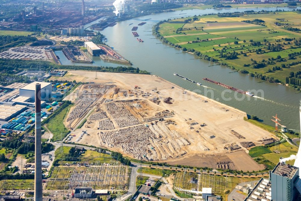 Duisburg from the bird's eye view: Demolition works on Building and production halls on the premises of former paper factory Norske Skog and of Papierfabrik Haindl in the district Walsum in Duisburg in the state North Rhine-Westphalia, Germany