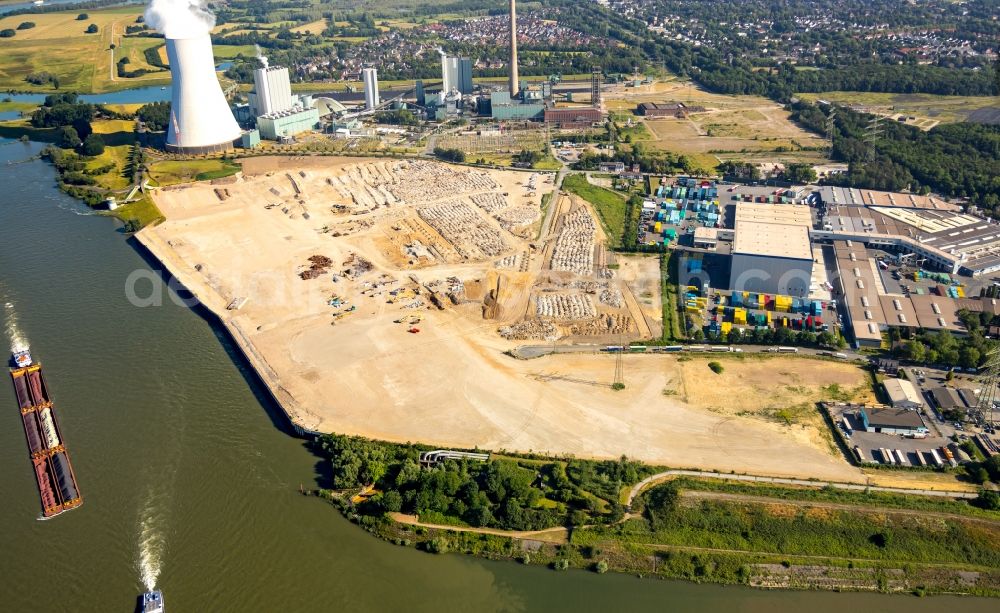 Aerial photograph Duisburg - Demolition works on Building and production halls on the premises of former paper factory Norske Skog and of Papierfabrik Haindl in the district Walsum in Duisburg in the state North Rhine-Westphalia, Germany