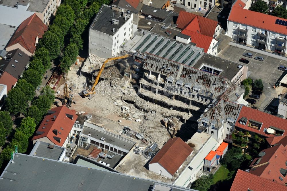 Aerial photograph Erlangen - Demolition work on the demolition of the Grand Gallery at the Nuremberg street in Erlangen in Bavaria