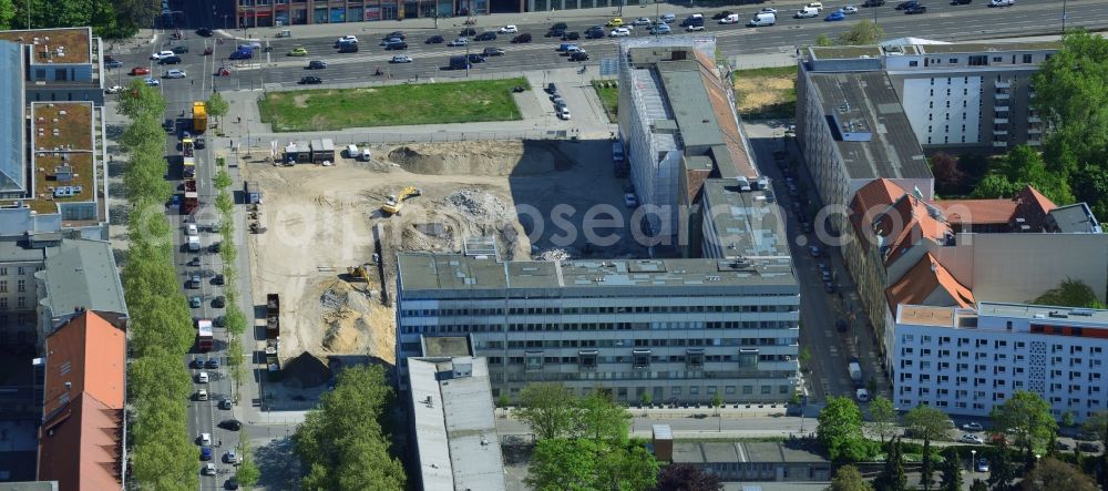 Berlin from the bird's eye view: View at the demolition site of the former Ministry of Construction of the GDR at Petriplatz in the district Mitte in Berlin. The demolition shall create space for residential buildings which are based on the historical contours of Berlin. By inclusion of the historic city wall of Alt-Cölln the historic city outlines of Berlin shall be restored. Responsible is the Senatsverwaltung für Stadtentwicklung