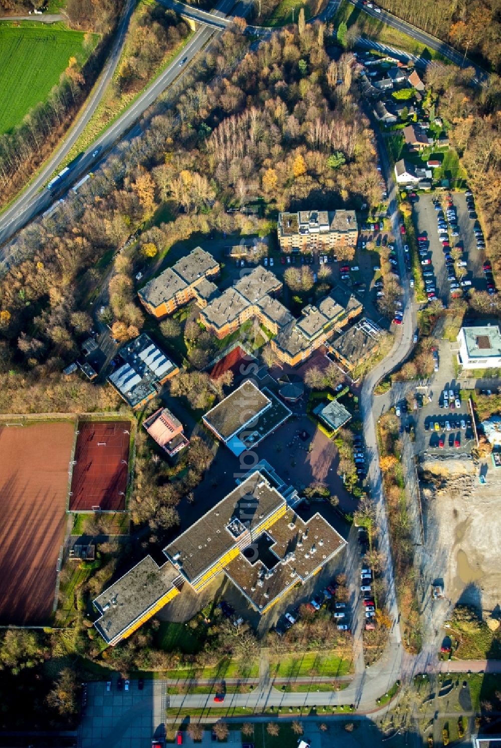 Aerial image Gelsenkirchen - Demolition area of the old building of the Westfaelische Hochschule school and Hans-Schwier school in Gelsenkirchen in the state of North Rhine-Westphalia