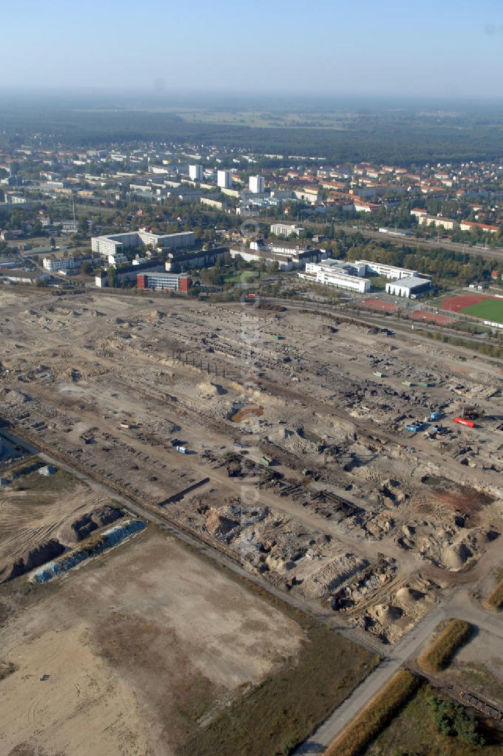 Hennigsdorf from the bird's eye view: Blick auf Abrissfläche / Planfläche des ehemaligen Walzwerkhallen an der Fabrikstraße im Gewerbegebiet Nord. Bis 2010 soll die Erschließung des Areals abgeschlossen sein. Kontakt: GKI -Gesellschaft für kommunale Immobiliendienstleistung mbH, Ansprechpartner: Herr Seefeldt, Wolfgang-Küntscher-Straße 14, 16761 Hennigsdorf, Tel. +49(0)3302 2057-19, Fax +49(0)3302 2057-39, u.seefeldt@gki-hennigsdorf.de